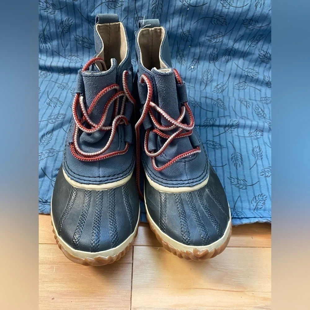 Sorel out and about blue low lace up duck boots 6